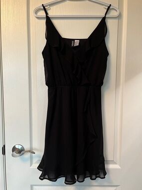 Flowy faux-wrap dress with ruffles